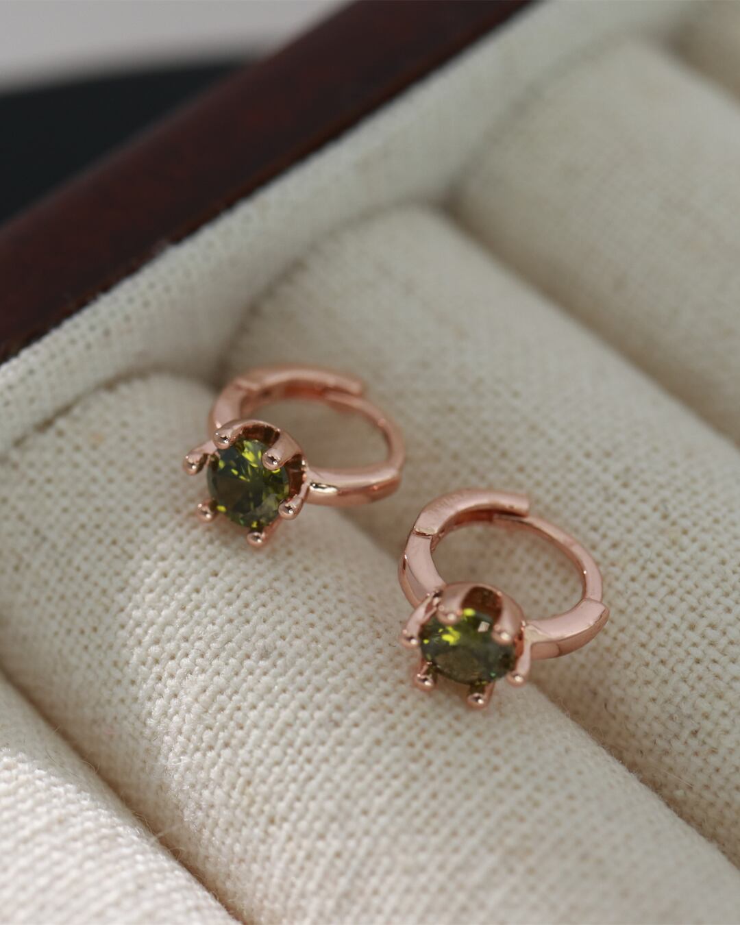 グリーンストーンミニピアス G25083