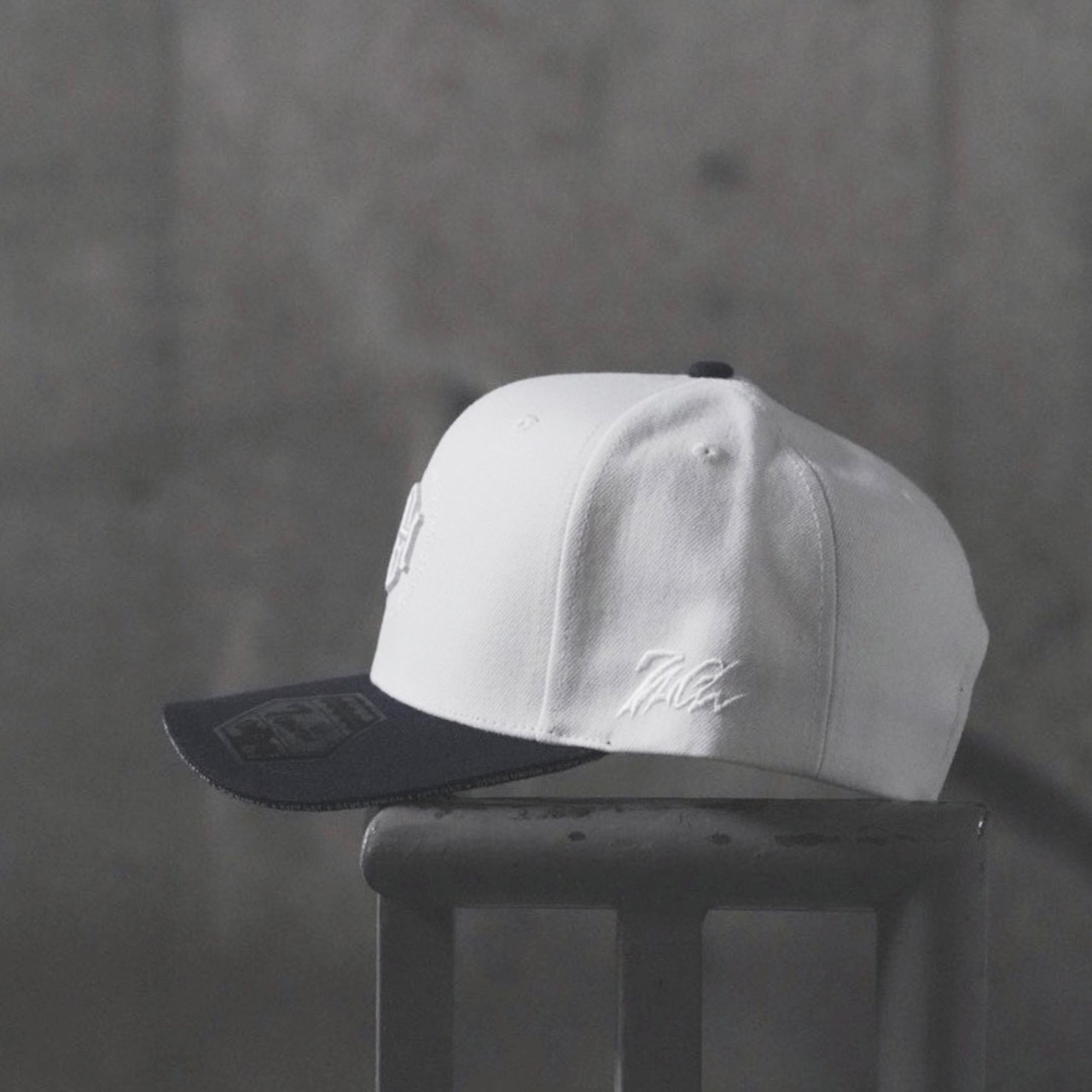 【gifthat × VIIUNION 】GH Interpose Ivory/Navy