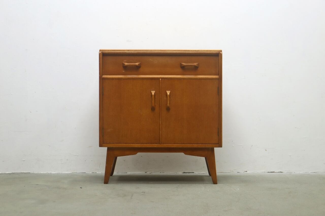 イギリスヴィンテージ サイドボード キャビネット カップボード ライディング イギリスヴィンテージ サイドボード キャビネット カップボード