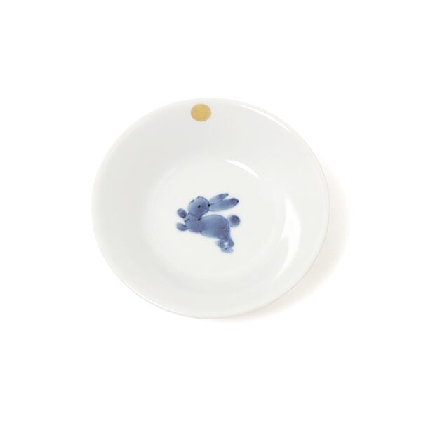 食卓に幸運を呼ぶ月の兎。金彩と波兎が美しい有田焼の小皿セット。 食卓に幸運を呼ぶ月の兎。金彩と波兎が美しい有田焼の