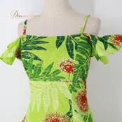 フラダンス 衣装 ワンピース ドレス グリーン系 メネフネプランテーション 日本製 ハワイアンプリント モンステラ柄 MENEHUNE PLANTETION キャミソール フリル フレアスカート レッド系 黄緑 緑 赤 華やか 鮮やか かわいい おしゃれ さわやか 上品 おしゃれなワンピース 華やかな ハワイアンスタイル エレガント リゾート