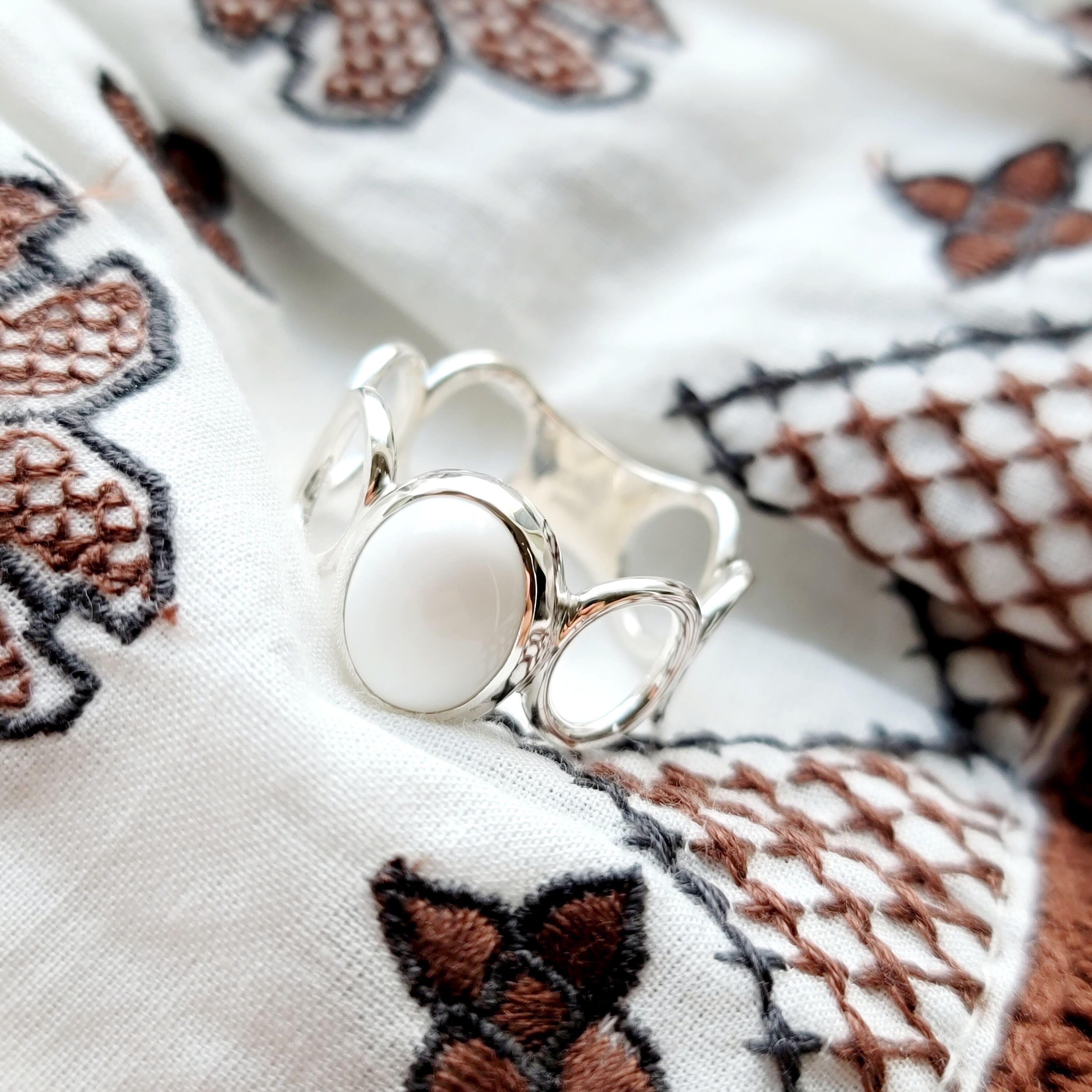 ホワイトオニキス 10＊8mm シルバーリング(送料無料)H-182S