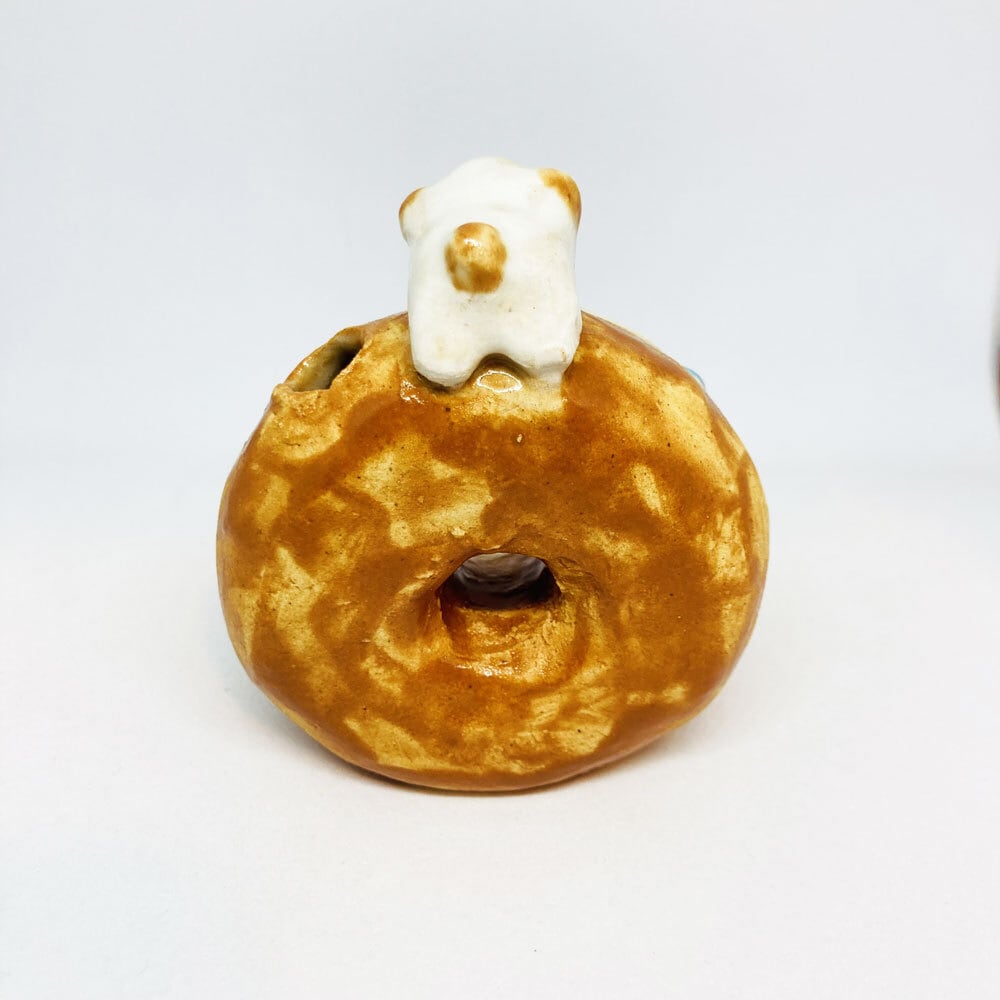 いぬとドーナツの一輪挿し/ すずきたまみ / 陶芸作品