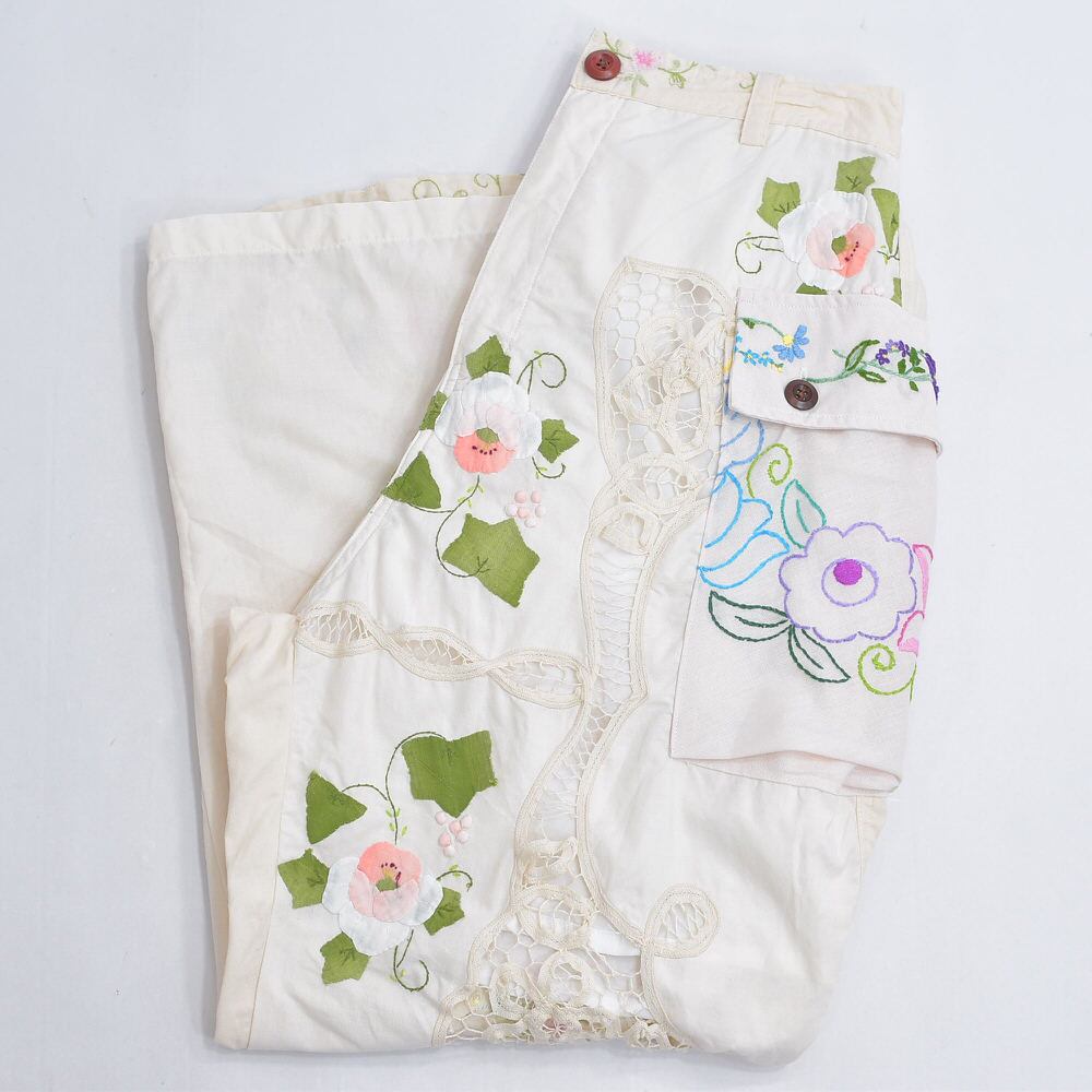 Remakeリメイク 再構築 パッチワーク&フラワー刺繍 デザイン ワイドシルエット コットン カーゴパンツ バギー アイボリー オフホワイト 古着 裏地付き レディースW70~92cm