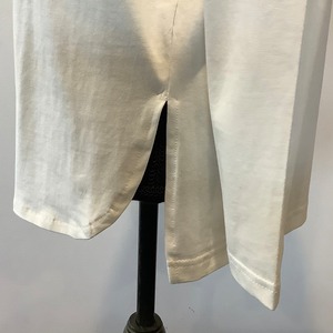 Vivid woman( 鮮やかな女性 ) 袖タックロングTシャツ オフホワイト