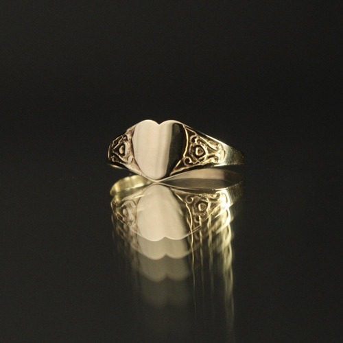 Vintage Baby Signet Ring [Made in ENGLAND] [375 9ct Gold] Heart Shaped Design