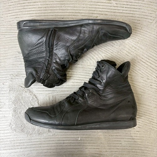 CoSTUME NATIONAL / High-top leather sneakers