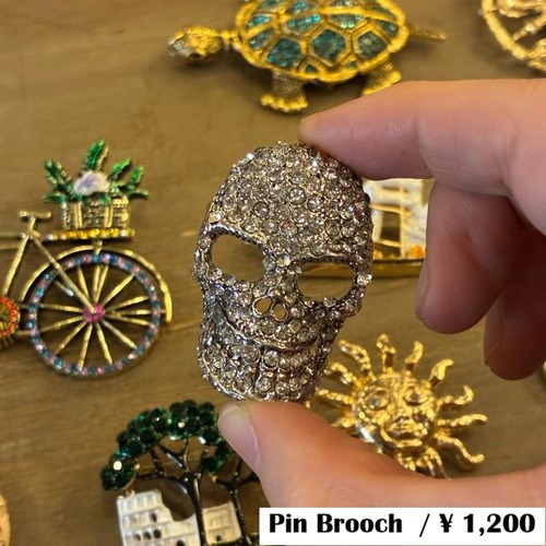 TOPANGA Jewelry Bijou art brooch Skull　ビジューアートブローチ　スカル　ドクロ　プレゼント　プチギフト　ジャケット　帽子　バッグ　ニット