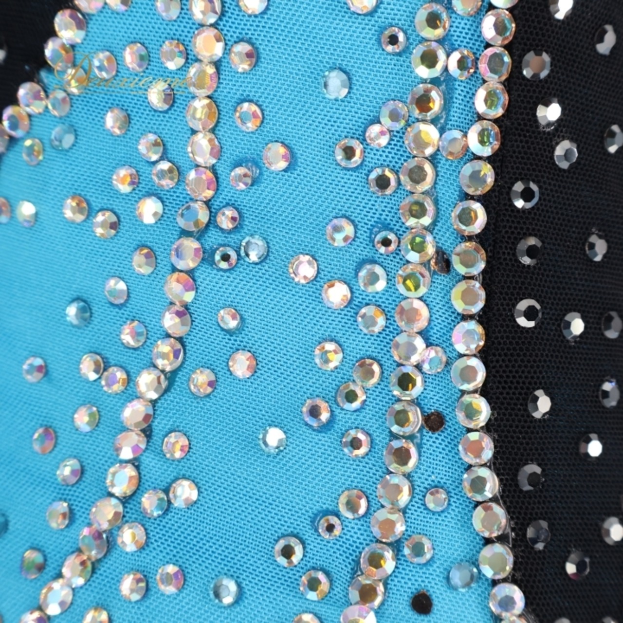 社交ダンス 衣装 スタンダードドレス ドレス ワンピース スタンダード 青 水色 黒 フロート デモ 競技 イングランド製 鮮やか 落ち感 綺麗 ブラック系 ブルー系 スタイリッシュ 輝き 華やか エレガント 長袖 フレアスカート モダン ステージ衣装 ショー用