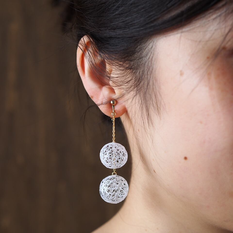 ひらり糸玉・2つ玉のロングピアス／イヤリング | ひらり the airy jewelry