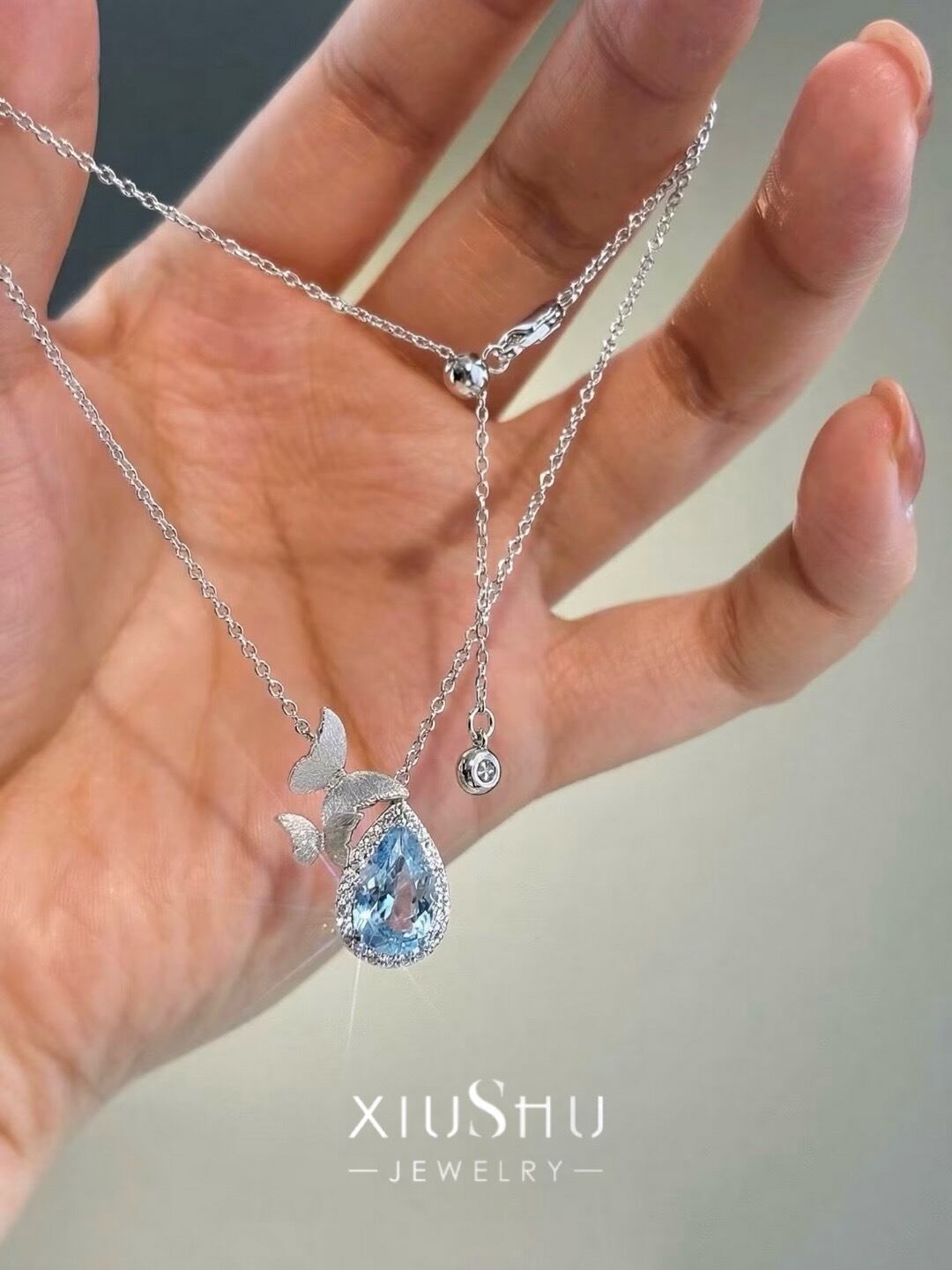 蝶が飛ぶ」人工アクアマリン 高炭素ダイヤモンド ホワイト キラキラ