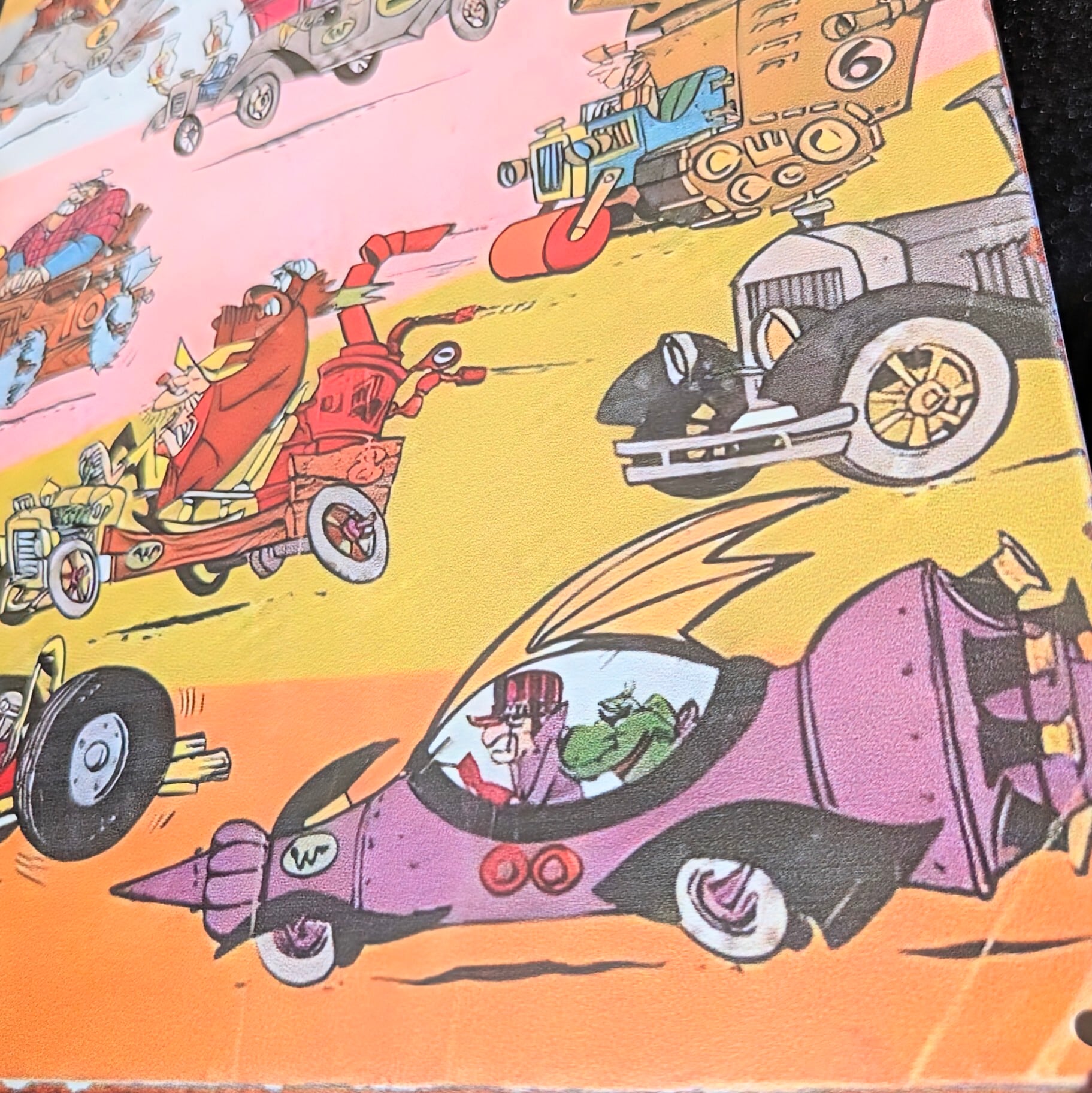 送料無料!ちょうどいいブリキ看板 ビンテージ加工【 Wacky Races( チキチキマシン猛レース ) / ケンケン / ハンナ・バーベラ 】 METAL SIGN / メタルサイン / ブリキ看板 / サインボード / ビンテージ加工 〚アメリカン雑貨 アメトイ〛