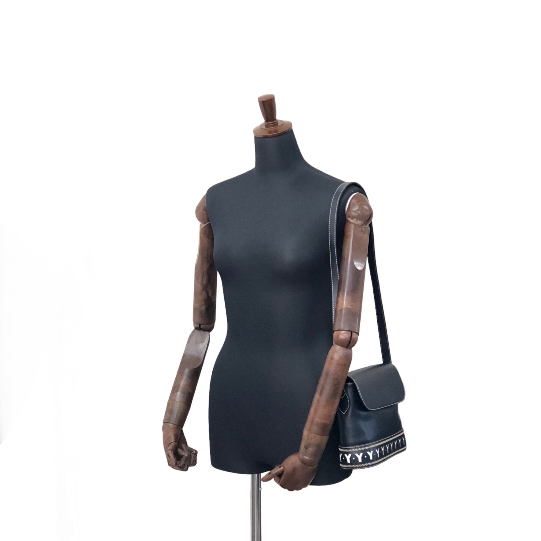 Yves Saint Laurent イヴ・サンローラン カットアウト YSLチャーム