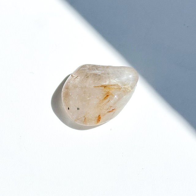 ルチルインクォーツ タンブル 82◇ Rutile in Quartz◇天然石・鉱物・パワーストーン・インテリア