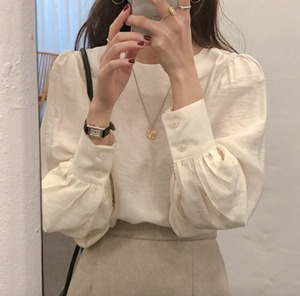 トップス デート シャツ ブラウス カットソー 袖あり 長袖 ラウンドネック かわいい 大人可愛い きれいめ シンプル カジュアル 大人 上品 おしゃれ お洒落 主役級 存在感 無地 春 秋 10代 20代 レディース 女性用 OL 学生 通学 デート お出かけ 公園デビュー 女子会 お泊まり 休日 旅行 着回し 普段使い ファッション コーデ 楽ちん トレンド 流行 インスタ映え フリーサイズ アプリコット