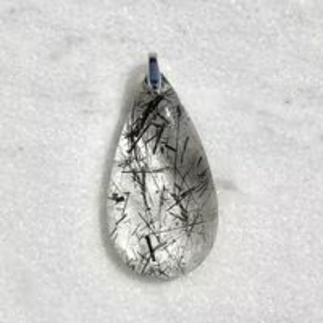 【超美石】ガネッシュヒマール産　グリーンルチルクォーツ（アクチノライトインクォーツ）　ペンダント（チェーン＆ポーチつき）　6577