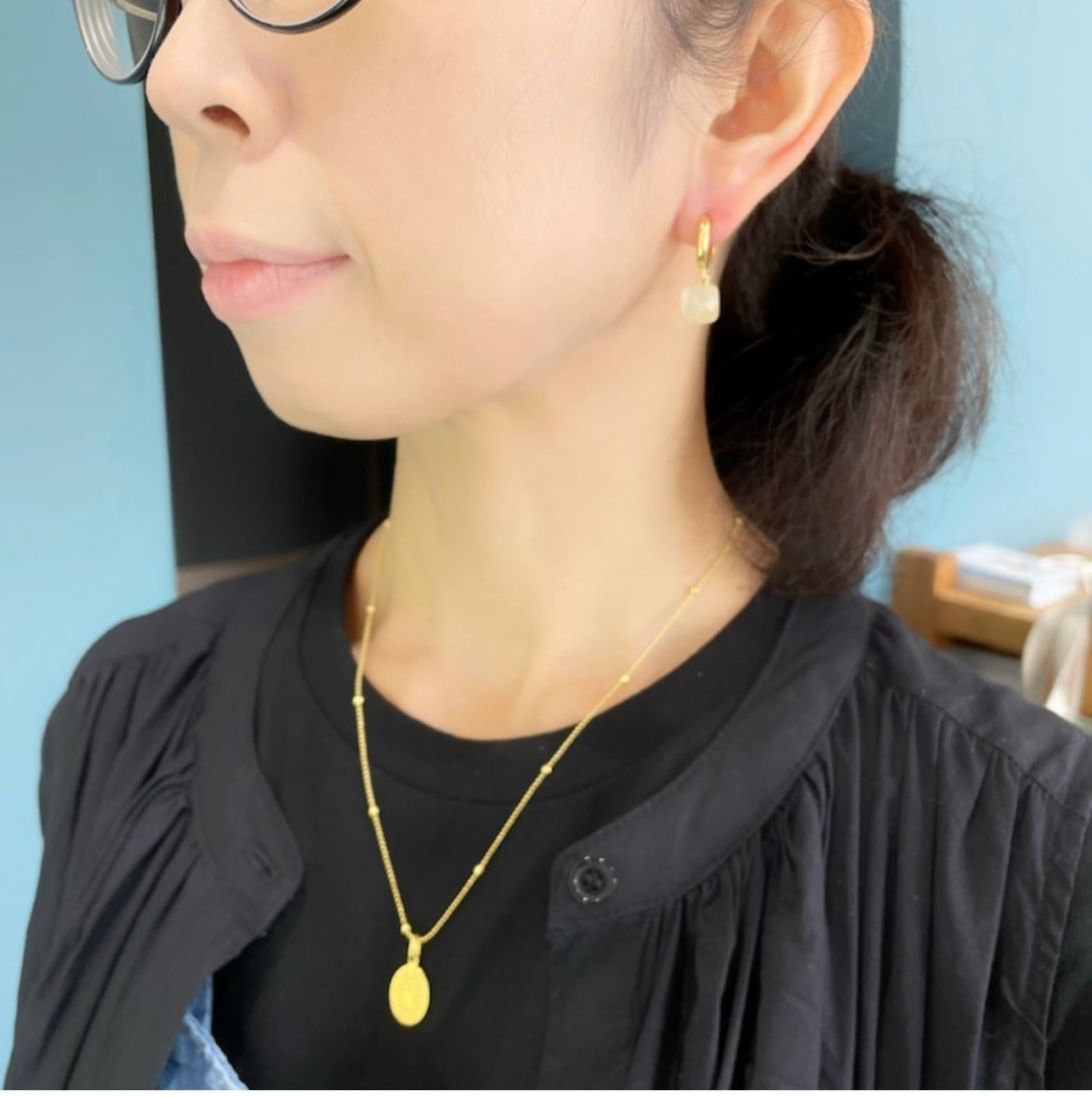 Gold Coating オレンジ ムーンストーン ゆれる カチッと フープ ピアス