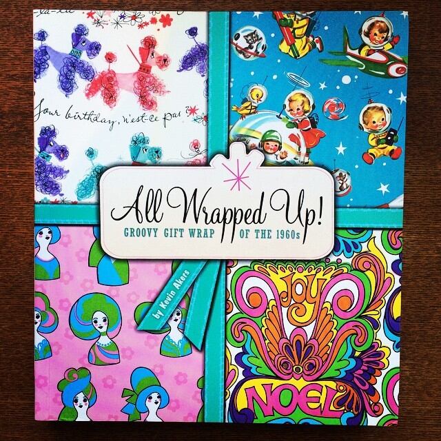 デザインの本「All Wrapped Up!: Groovy Gift Wrap of the 1960s」 - 画像1