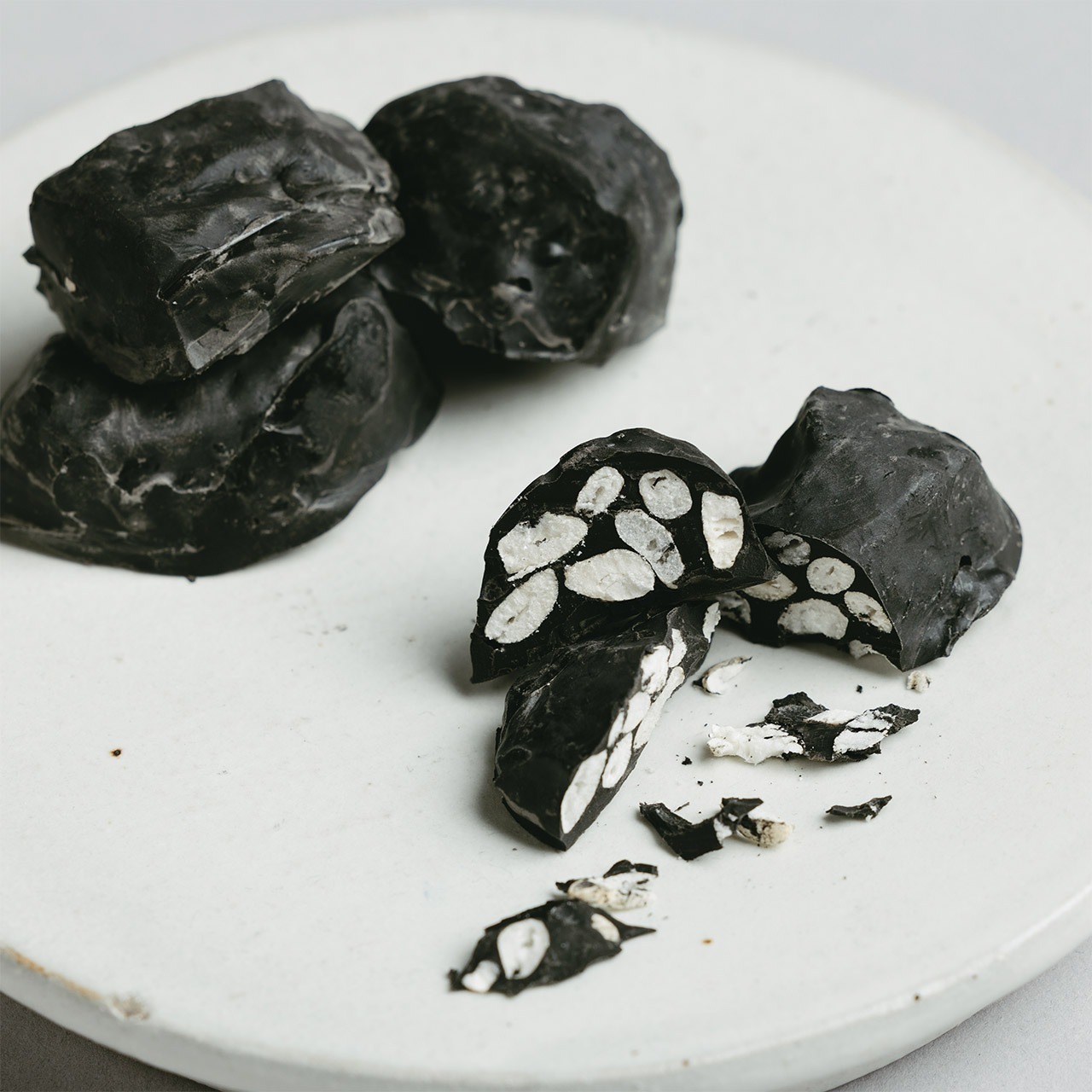 軍艦島のガンショーくん　石炭ショコラ