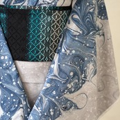 「雪涛（せっとう）」マーブル柄×ドット〜洗えるきもの（シルジェリー格子柄）〜