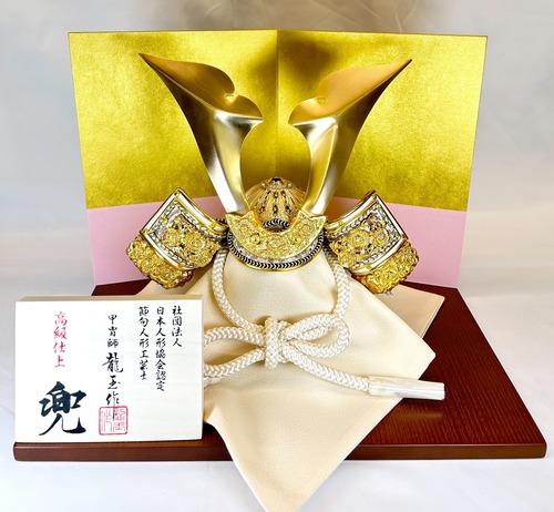 兜 S802 兜 飾り台 木目桜色 60x35 二曲一双 金彩ピンク 屏風 H24x18 五月人形 コンパクト飾り コンパクト収納セット 兜飾り お祝い 初節句 端午の節句 海外土産 プレゼント ギフト 兜 こだわりの兜 日本文化 日本伝統 日本土産