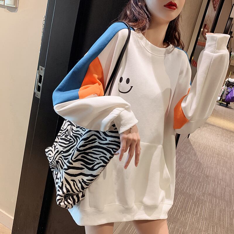 トップス レディース トレーナー 白トップス 袖あり 長袖 ラウンドネック ストレート ワイド Iライン ウエストマーク ウエストリボン かわいい 大人可愛い きれいめ シンプル カジュアル 大人 おしゃれ お洒落 かっこいい レトロ 大人女子 送料無料 ラフ メンズライク マニッシュ ボーイッシュ スポーティー ルーズ 抜け感 無地 春 秋 冬 10代 20代 30代 デート お出かけ 女子会 休日 着回し 普段使い 韓国 韓国系 コーデ スタイル 楽ちん モテ 定番 プチプラ トレンド