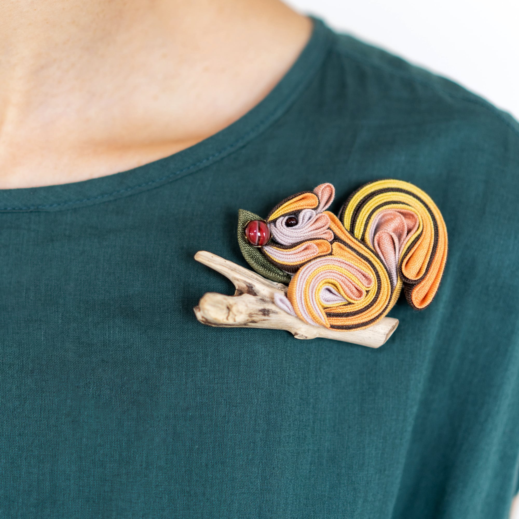 リス」ブローチ | RISU