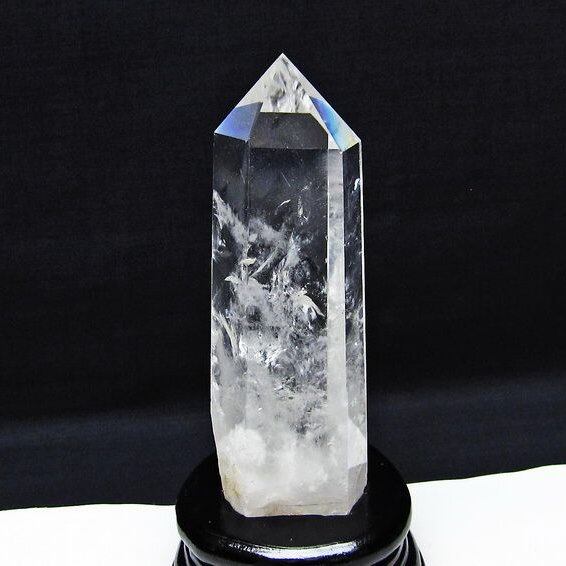 水晶 六角柱 虹入り 水晶 ポイント 台座付属 置物 原石 一点物 152-4519