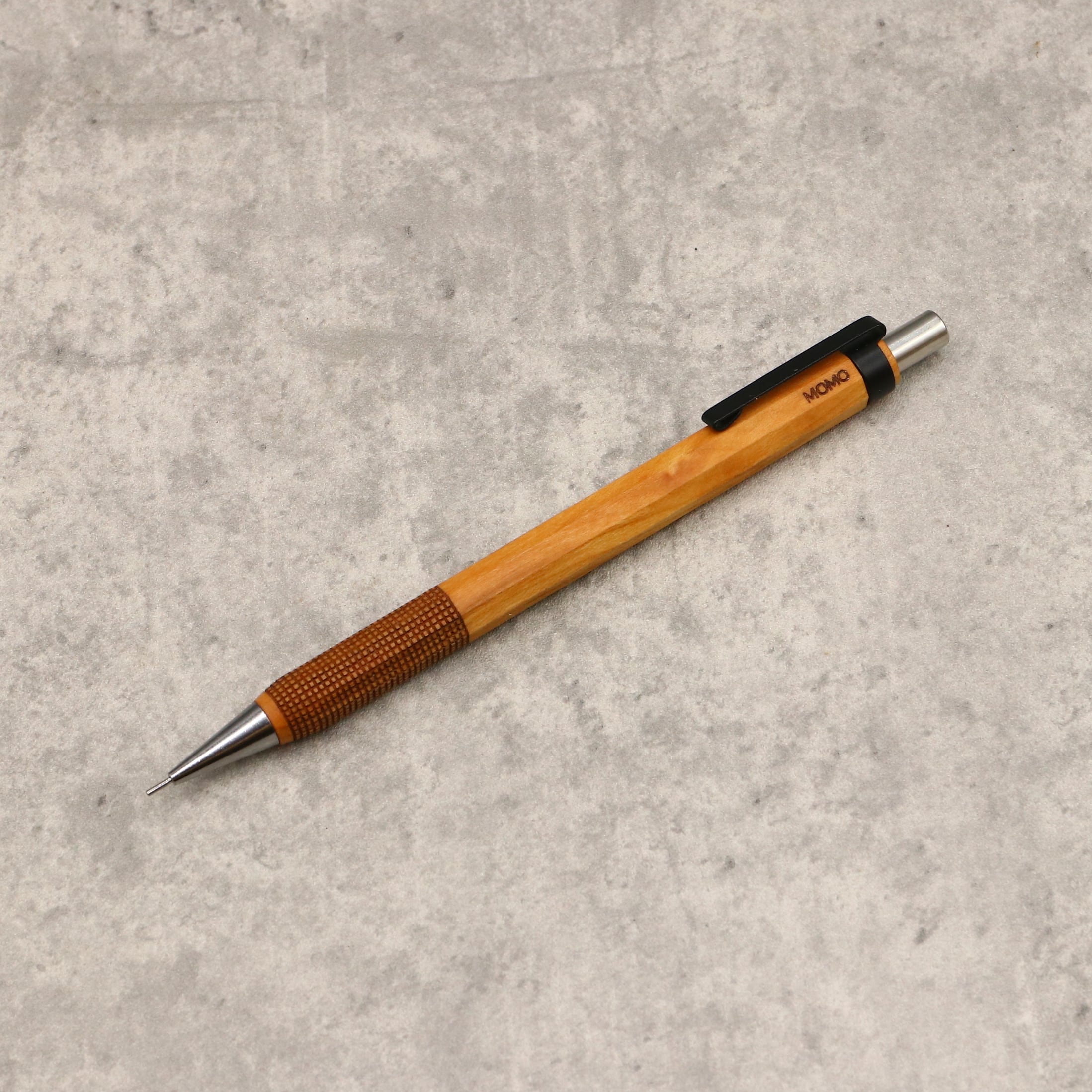 九角軸シャープペンシル（滑り止め加工、モモ）3 | 4631 woodturning
