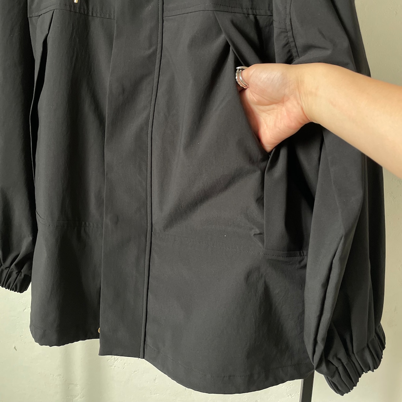 【受注予約：9月下旬入荷予定】裾ドロストマウンテンPK/ブラック