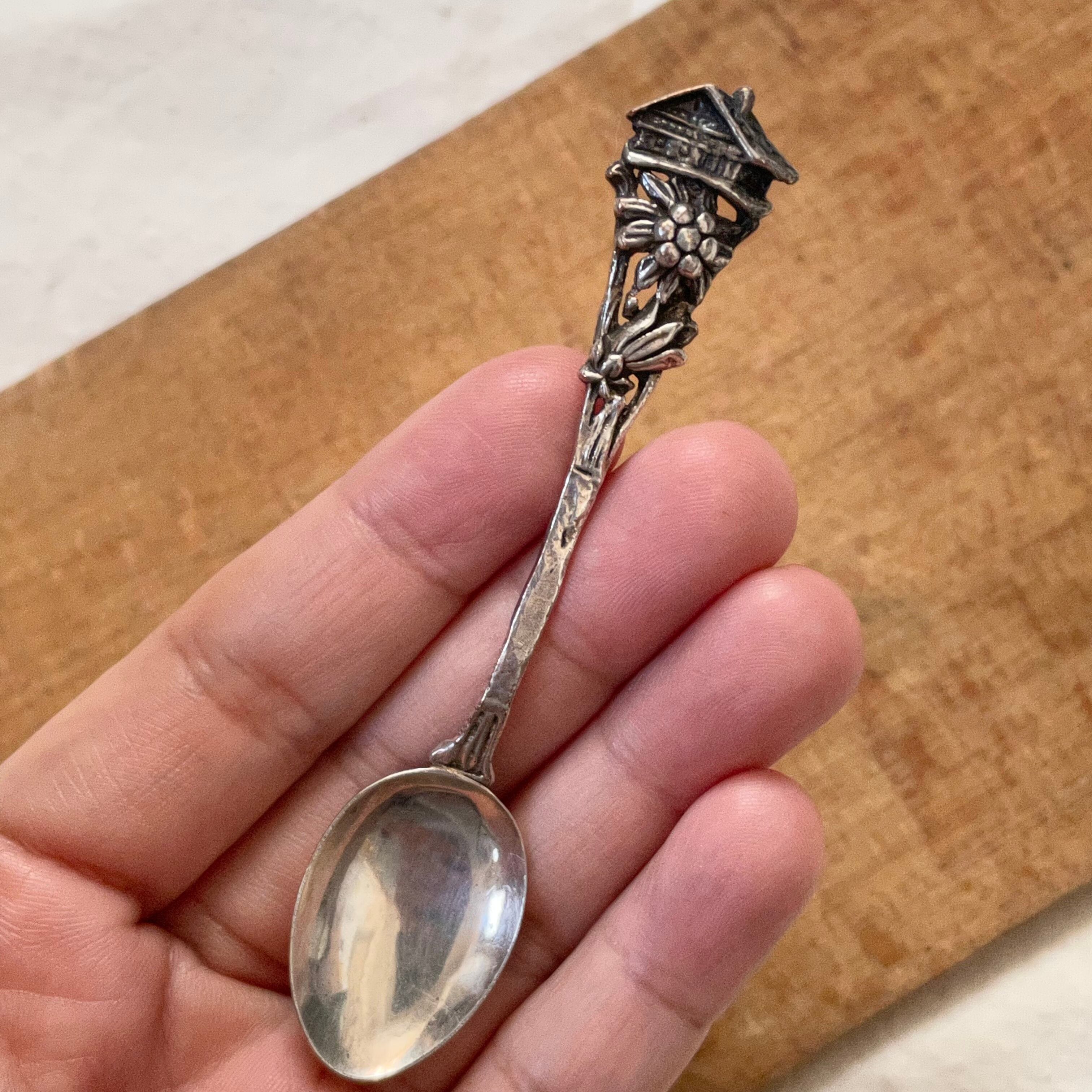 小屋と花のミニティースプーン