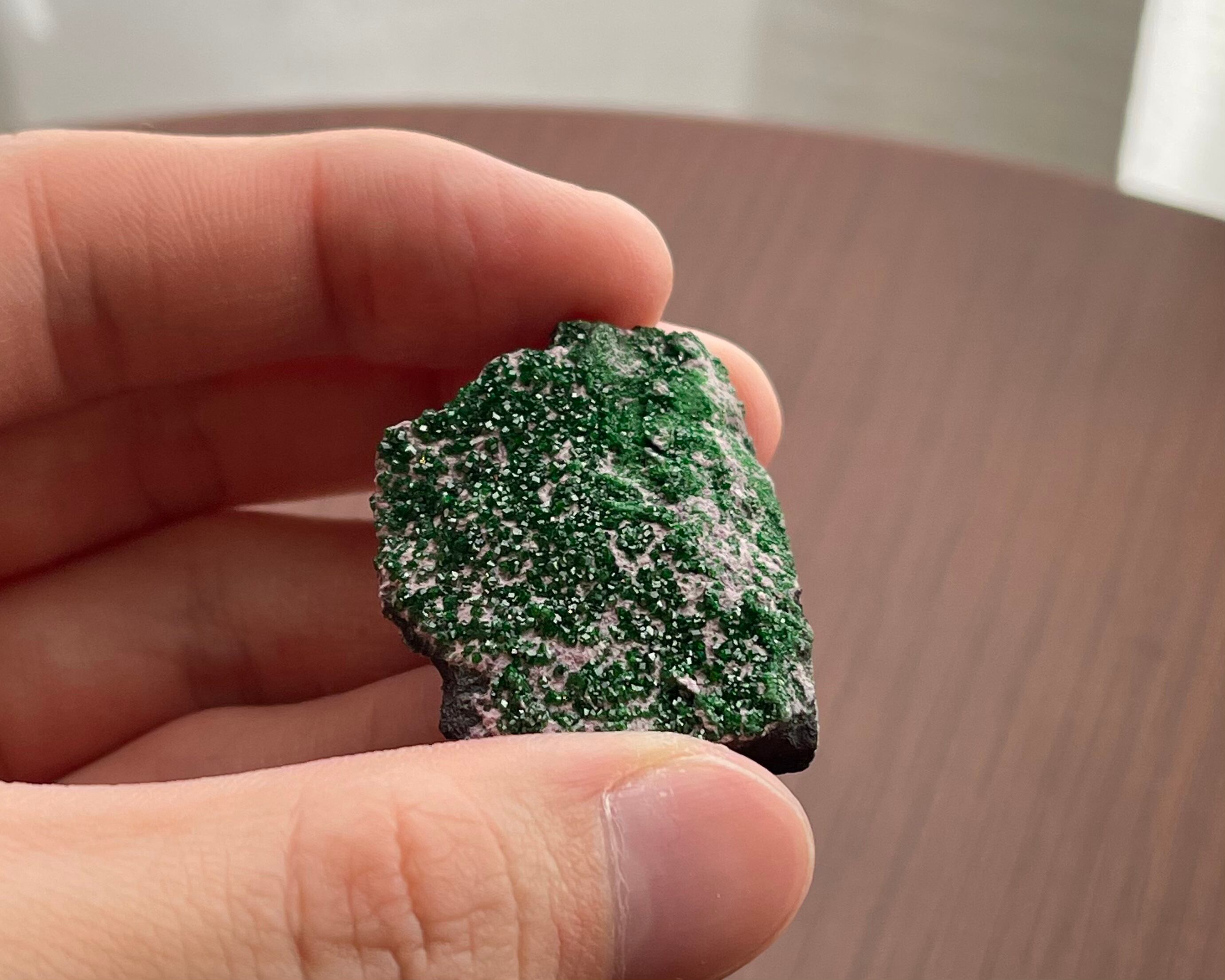 ウバロバイト【Uvarovite】ロシア産 | PEANUTS MINERALS