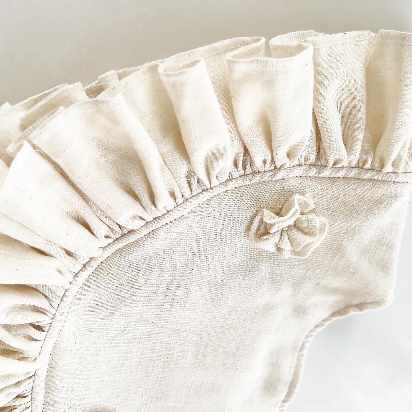 ◯ round frill pillow つけ襟 ◯ yuka haseyama | yuka haseyama
