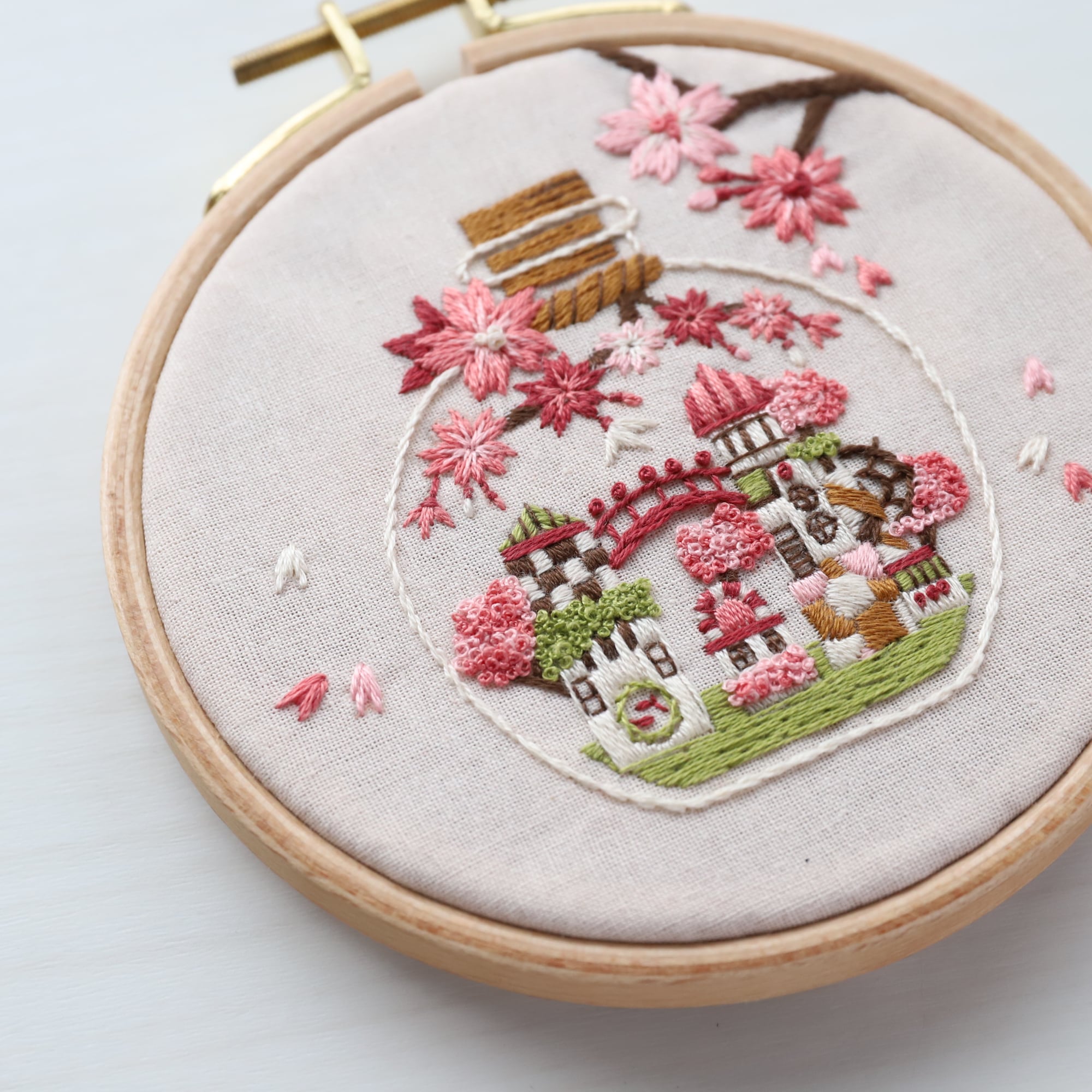 刺繍キット 桜町三十四番街より「瓶入り桜町」《空想街雑貨店》