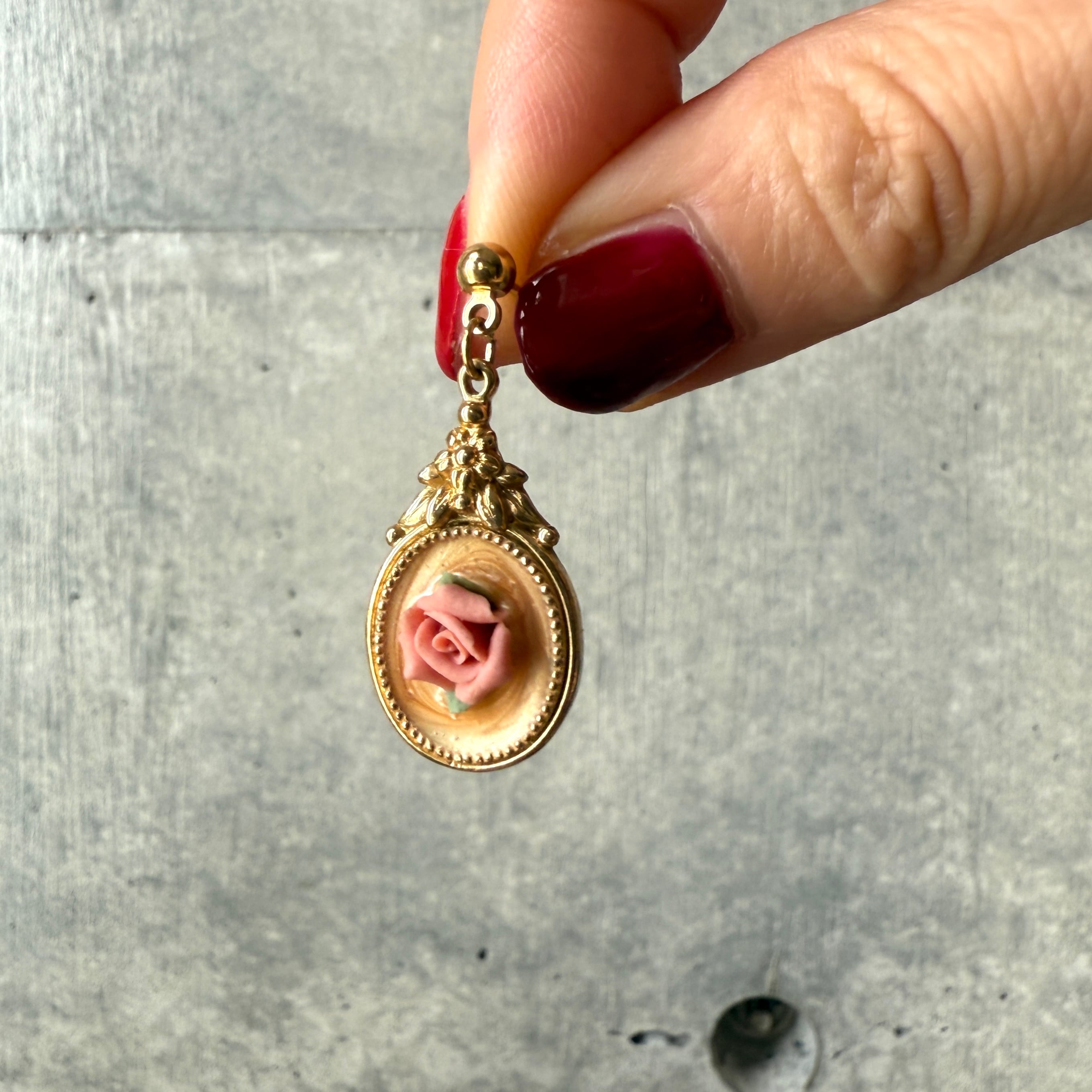 PA264-【 AVON 】エイボン・ヴィンテージピアス 1989 Victorian Rose