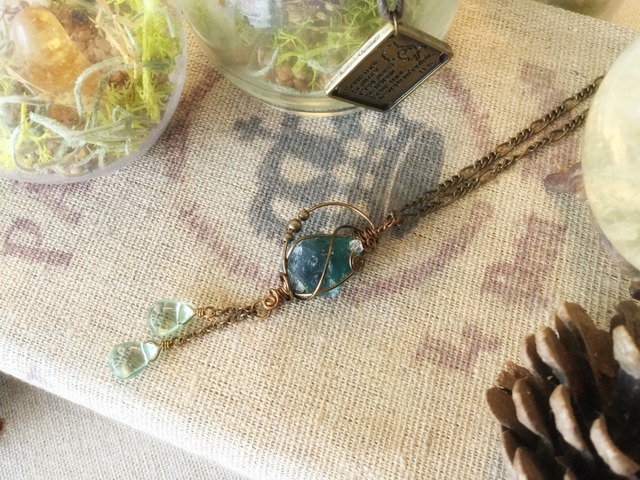 蛍光フローライトのペンデュラムネックレス