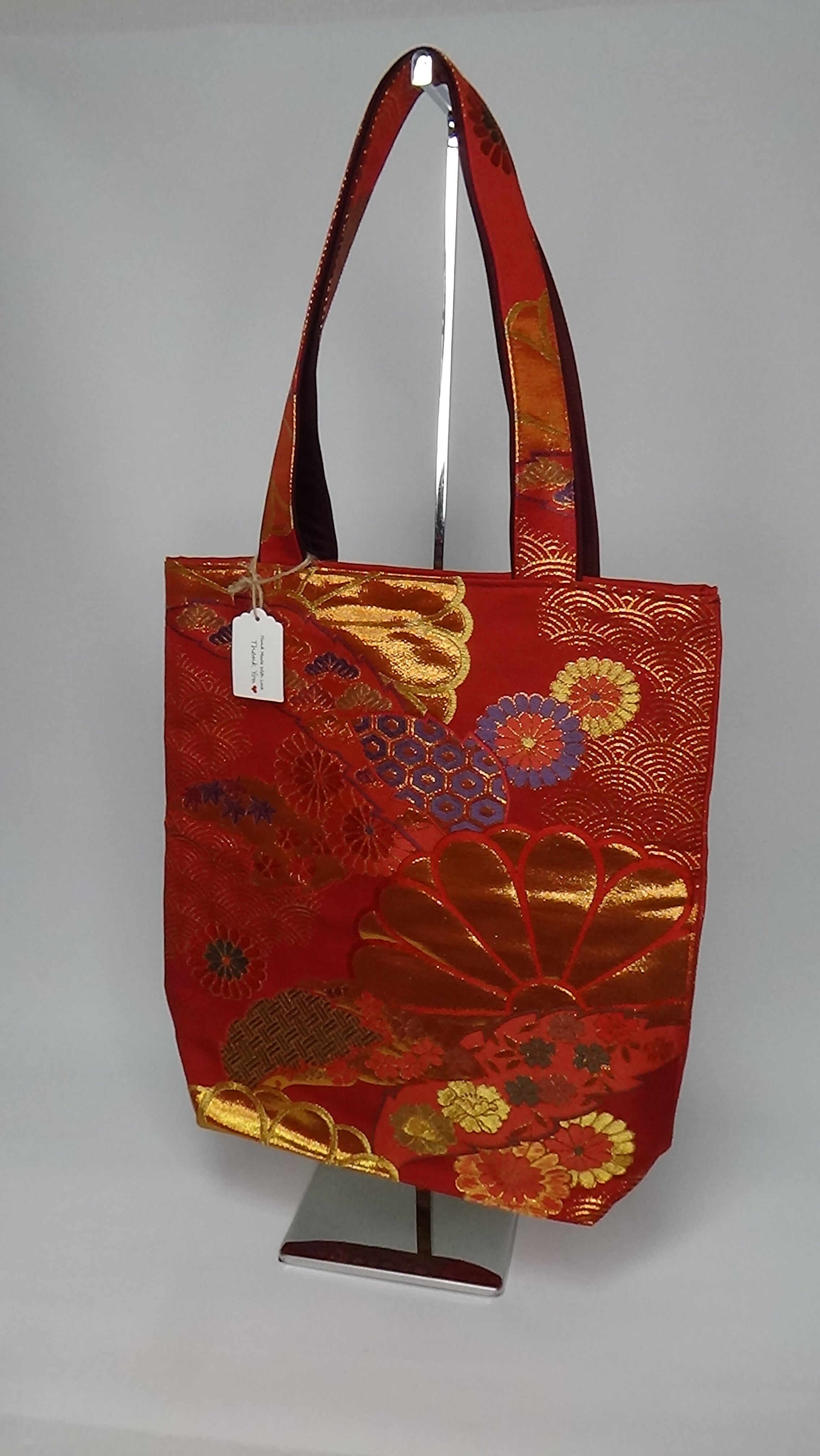 赤と金の花柄グラニーバッグ帯リメイク 袋帯のリメイク お稽古バッグA4が入るサイズ 赤＆金花 【着物仕立て装