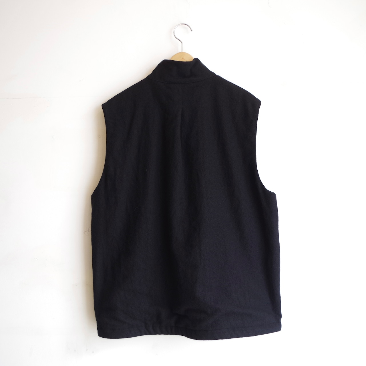 E R A. SHUKUJU WOOL PADDED VEST TL03W