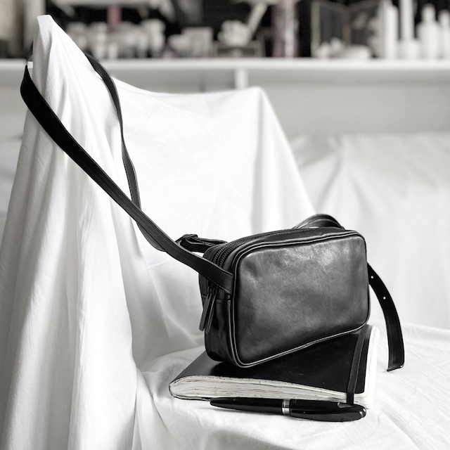 203ABG02　Leather shoulder bag 'double zip'　ショルダーバッグ