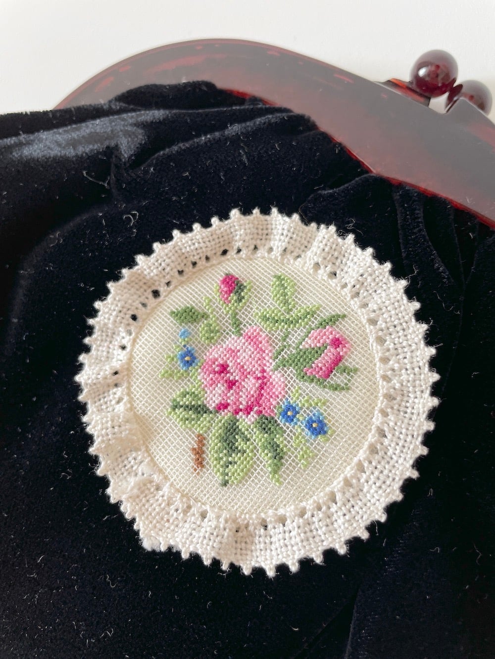 プチポアン・プチポワン☆パンジー刺繍ブローチペンダントトップ兼用