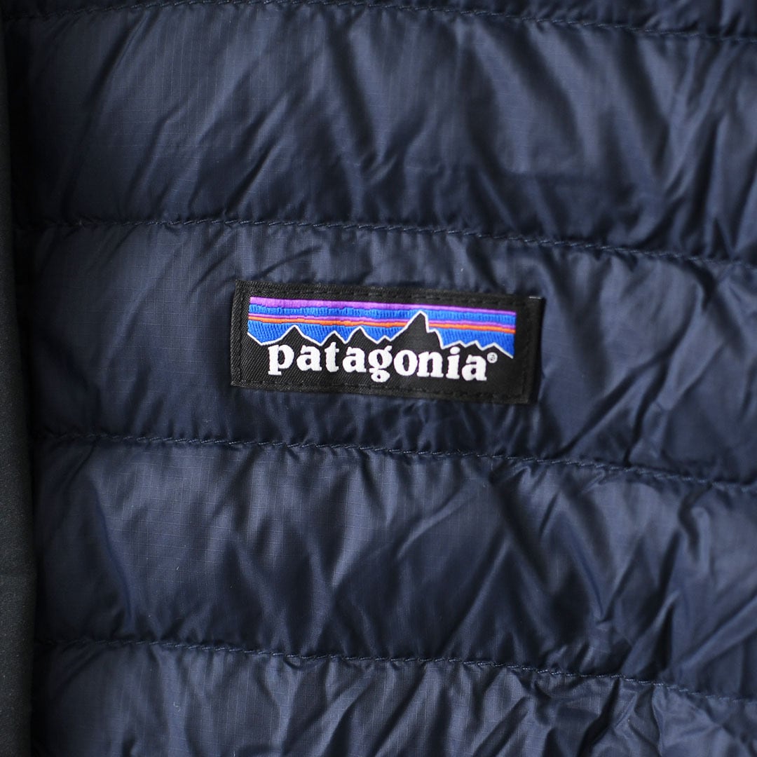 美品！patagonia ガールズ ダウンセーター 5-6 XS ネイビー Patagonia [パタゴニア正規代理店] W's LW Reversible Down Sweater