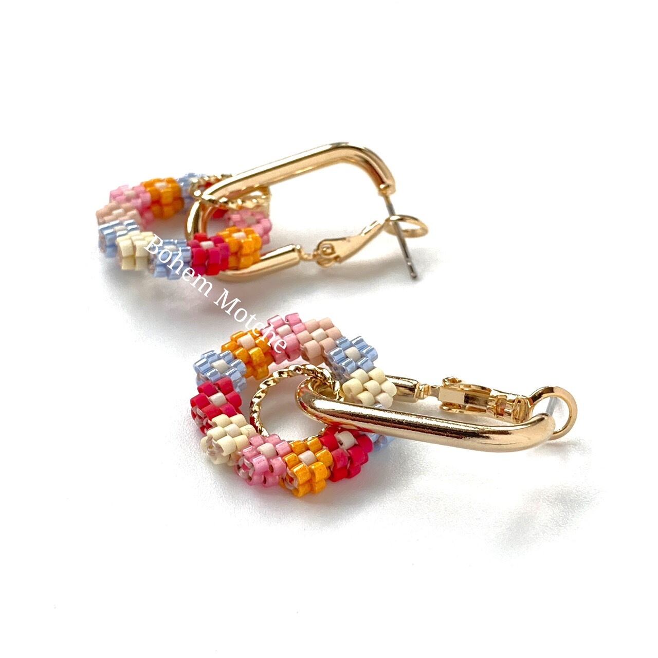 1周年記念イベントが モチーフ7小花ピアス オフホワイト aob.adv.br