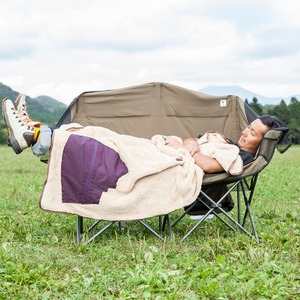 grn outdoor 60/40 CUSHION BLANKET GO9431F ブランケット クッション マウンテン 毛布 キャンプ 用品 アウトドア ブランド 登山 テント かわいい おしゃれ 防寒 冬 秋 ひざ掛け 素材 プレゼント 通販