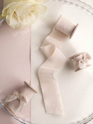 Light Taupe Silk Ribbon（手染め手裂きタイプ）　■木製スプール付　シルクリボン トープ