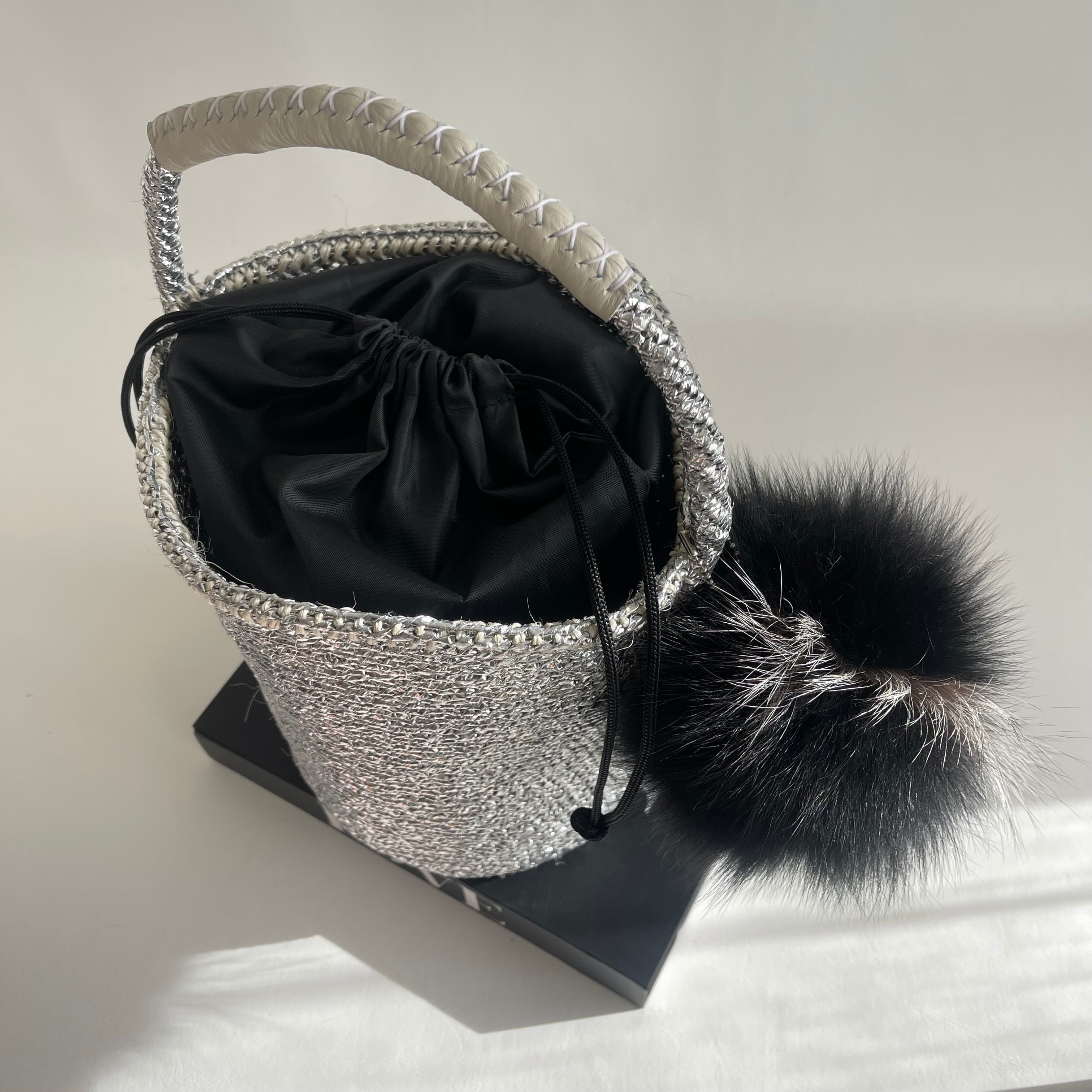 限定即納 】OVAL Kago-Bag & FUR / 巾着バッグ付き | meong blue