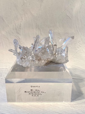 原石置物：アーカンソー産水晶クラスター（中）