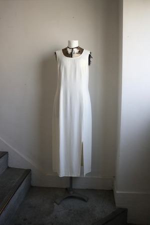 sleeveless slit one-piece