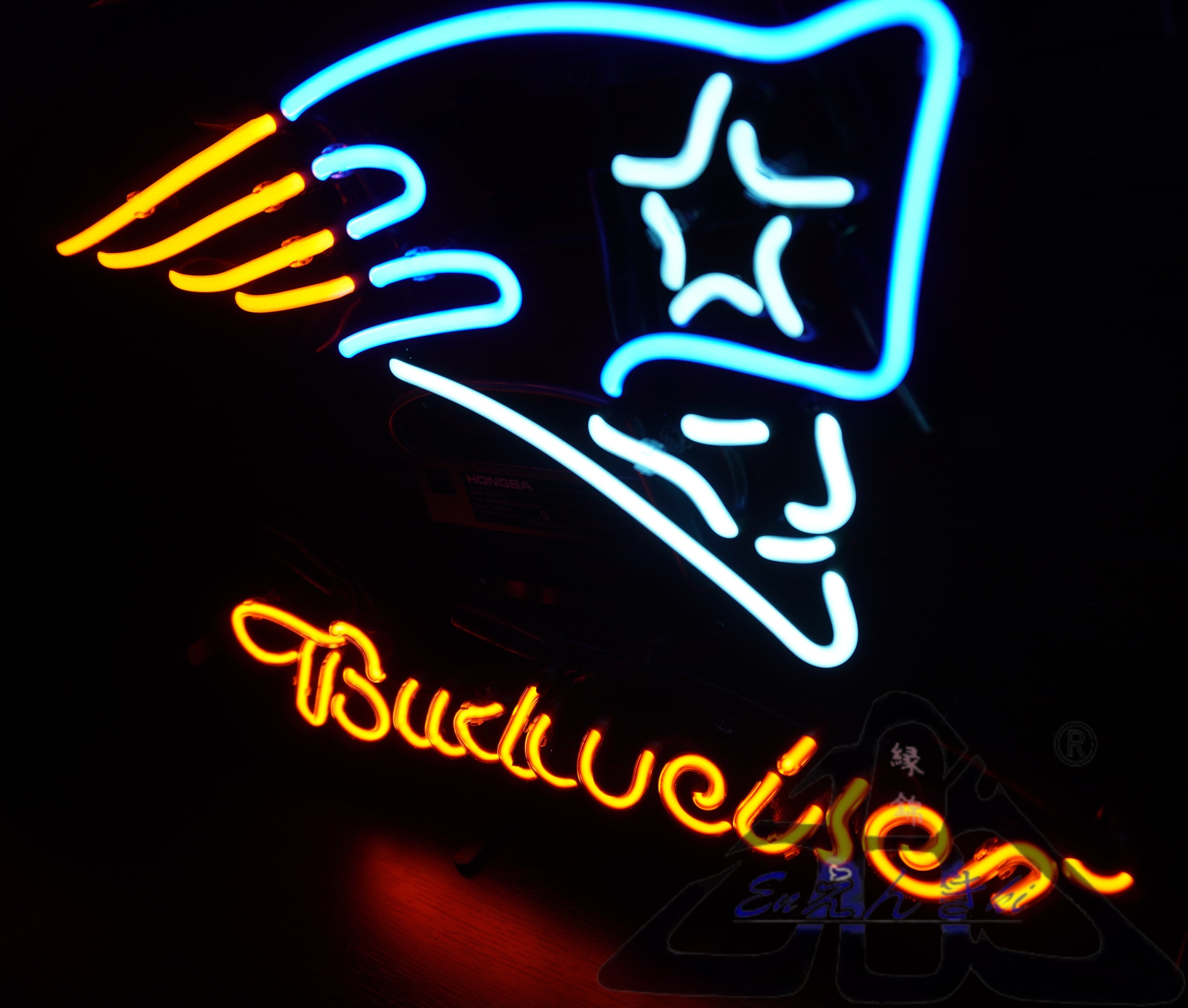 バドワイザーアメリカン雑貨レトロ、アンティークネオンサイン ネオン管 ネオンサイン Budweiser バドワイザー ロゴ入り アメフト風デザイン