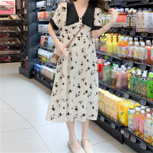 【送料無料】 ワンピース ロングワンピ ロング マキシ ミモレ 袖あり 半袖 Vネック 襟付き Aライン フレア レース バイカラー ボタン 薄手生地 エレガント 可愛い 大人可愛い きれいめ シンプル カジュアル シック コンサバ 華やか 大人 上品 おしゃれ お洒落 レトロ こなれ感 高見え 高級感 フェミニン 花柄 夏 レディース 女性用 ママ 20代 30代 40代 デート お出かけ 女子会 お呼ばれ 休日 お茶会 授業参観 着回し 普段使い ファッション コーデ スタイル 体型カバー 定番