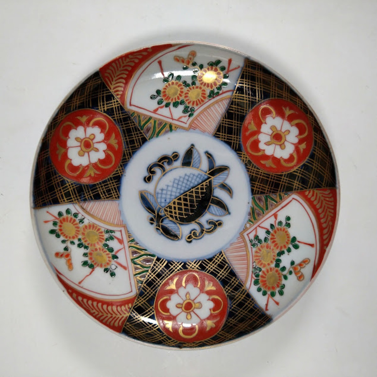 伊万里 色絵金彩 赤絵 錦手 菊 唐花菱 蔓花菱 柘榴 格子 平皿 中皿 窓 